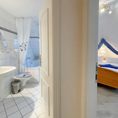 Inselhaus Karlstrasse 6a 8 *